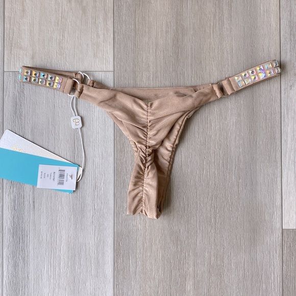 New Beach Bunny Bikini Set - Picture 5 of 6